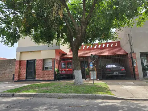 Casa 6 ambientes con 3 baños