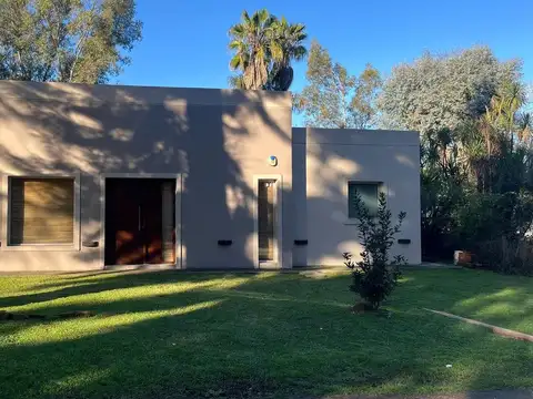 Casa con gran lote en Loma Verde