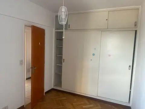 27 De Febrero 1500, Piso 5