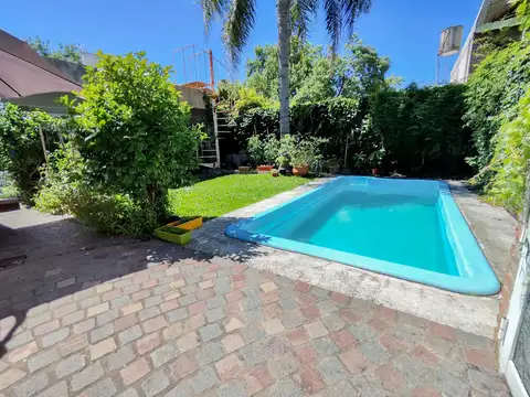 VENTA/PERMUTA - Casa de 3 dormitorios con cochera, jardín y pileta. Granadero Baigorria.