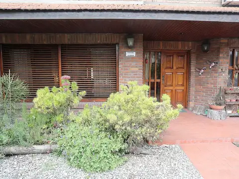 Casa 6 ambientes con 3 baños