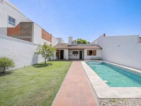 Venta casa 4 amb. Villa Luzuriaga pileta quincho