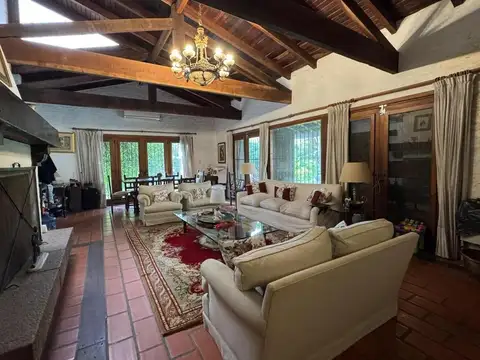 Casa 5 ambientes con 3 baños