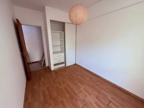 Departamento en Alquiler en Bernal, $ 600.000