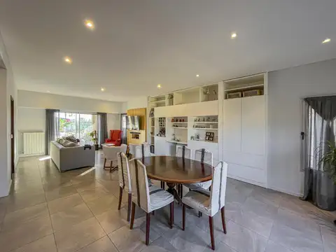 Casa 7 ambientes con 4 baños