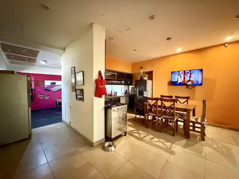 VENTA casa 6 ambientes c/pileta. Remedios de Escalada. Lanus