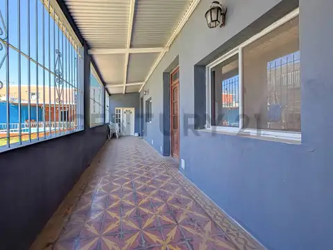 Casa 7 ambientes con 2 baños