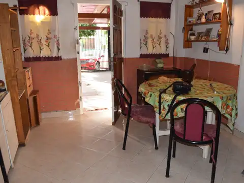 Casa 3 ambientes con 2 baños