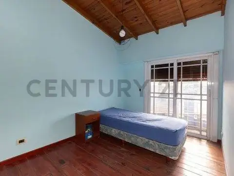 Casa 7 ambientes con 2 baños