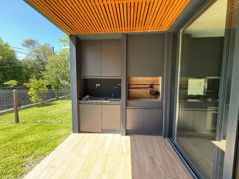 Casa 4 ambientes con 2 baños