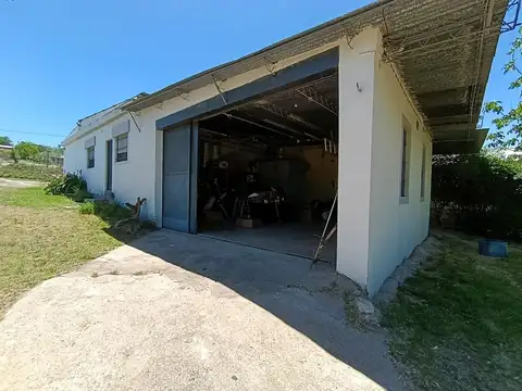 VENTA CASA 2 DORMITORIOS Y DEPOSITO EN TANTI