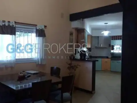 Casa 5 ambientes con 3 baños