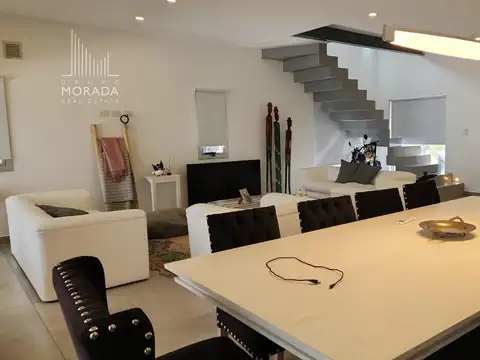 Casa en Alquiler con 1 cochera