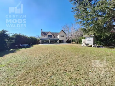 Casa 4 ambientes con 3 baños