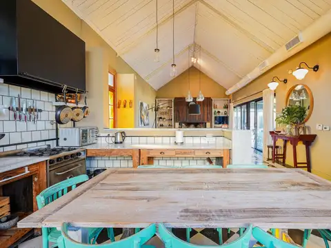 Casa en Venta con 4 cocheras