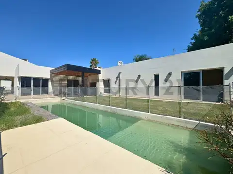 Avenida Fuerza Aerea 4200, Piso 0