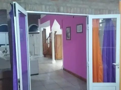 Casa 5 ambientes con 4 baños