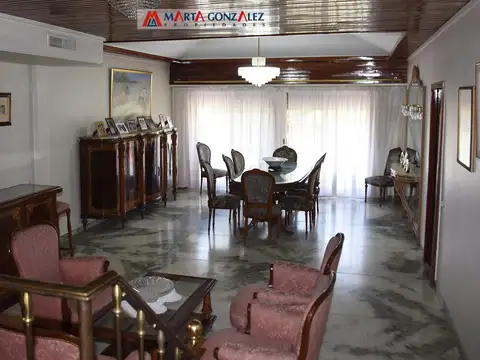 Casa 5 ambientes con 4 baños