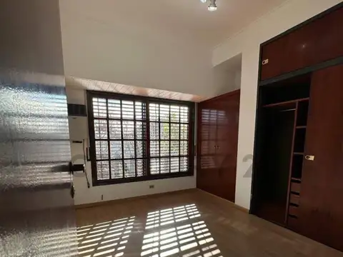 50 Entre 22 y 23 1300, Piso 0