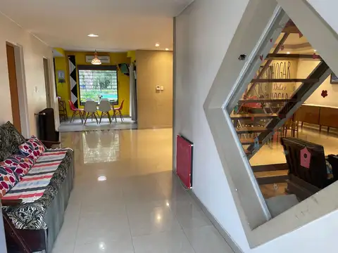 VENTA CASA VILLA UDAONDO 4 AMBIENTES