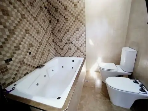 Casa 4 ambientes con 3 baños