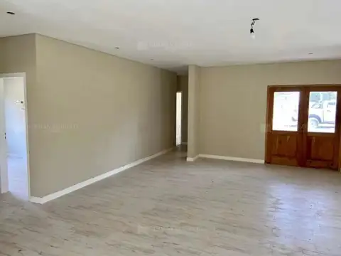 Casa 5 ambientes con 4 baños