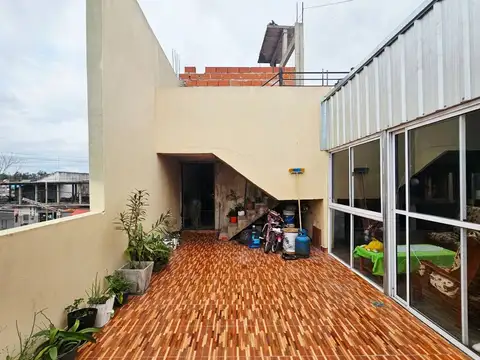 Casa en Venta con 4 cocheras