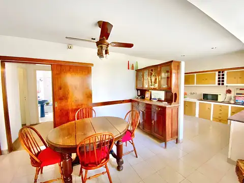 Casa con Patio y Terraza