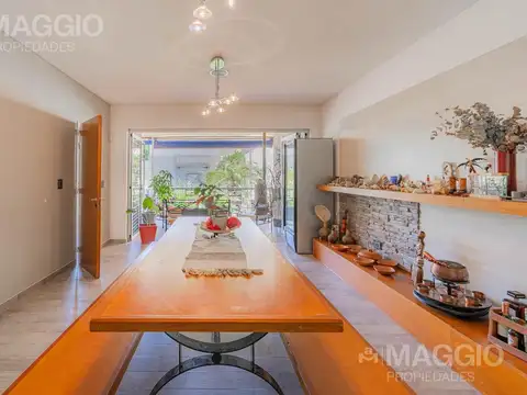 Casa en Venta con 2 cocheras