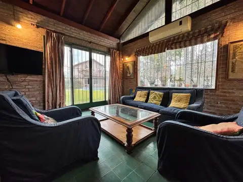 Casa 4 ambientes con 3 baños