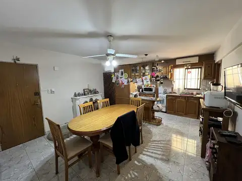 Departamento 6 ambientes con 2 baños