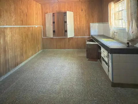 Casa 5 ambientes con 1 baño