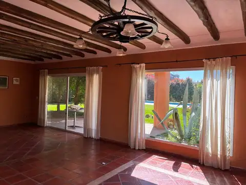 Casa en Venta con 2 cocheras