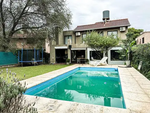 Casa en Venta con 2 cocheras