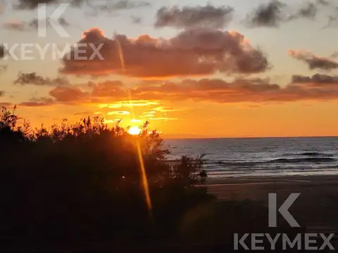 CASA FRENTE AL MAR - Avenida Costanera y Diagonal San Clemente- MAR DE AJÓ