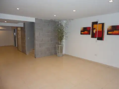 Cochera en el centro de Caseros.