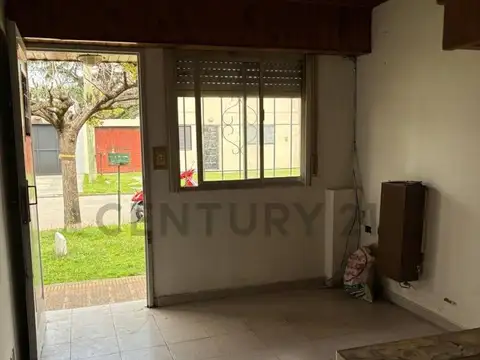 Depto Tipo Casa en Venta en Los Hornos, USD 25.000