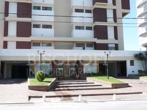 DEPARTAMENTO DE 2 AMBIENTES, FRENTE AL MAR, CON COCHERA.