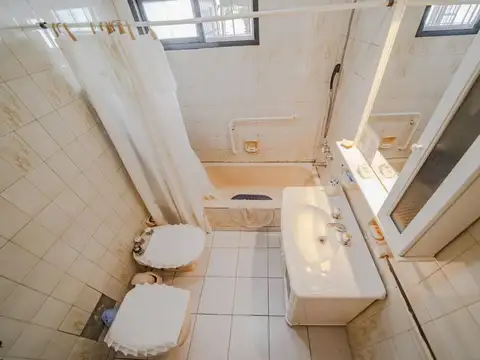 CHALET 4 AMBIENTES CON COCHERA CARAPACHAY