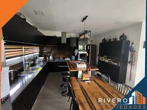 Casa en Alquiler con 1 cochera