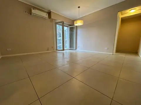 Excelente Depto de 3 Ambientes Al Frente C/ Balcón. Totalmente Reciclado a Nuevo