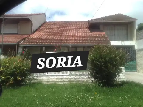 CASA DE 4 AMBIENTES EN  BOSQUE ALEGRE - LOS CEDROS 8668