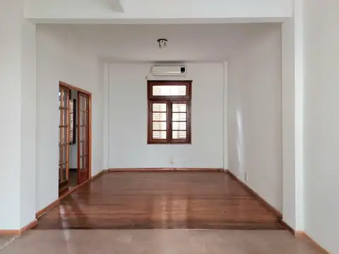 Hipólito Yrigoyen 400