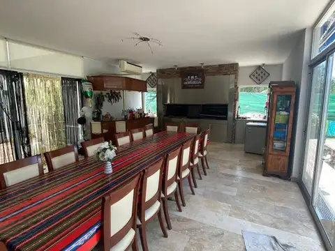 Casa 8 ambientes con 7 baños