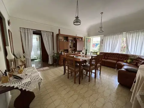 Casa en Venta con 5 cocheras