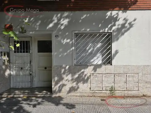 Tres ambientes PB , patio sin expensas