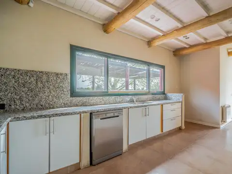 Venta casa 5 ambientes en Carlos Keen