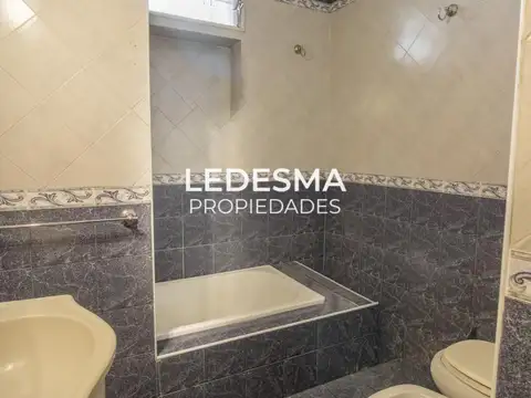 Casa 5 ambientes con 2 baños