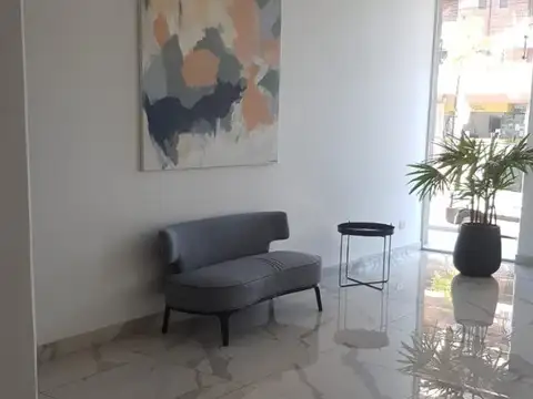 2 ambientes a estrenar – edificio con SUM. Balcón, cochera fija