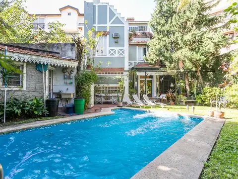 Casa en Venta con 3 cocheras